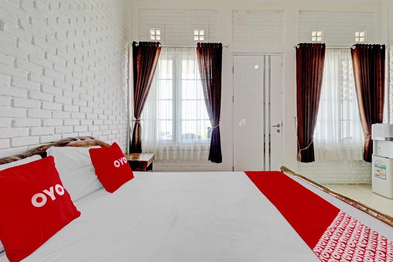 Super Oyo Collection O 90617 Rumah Oma Opa Syariah Cibiru エクステリア 写真