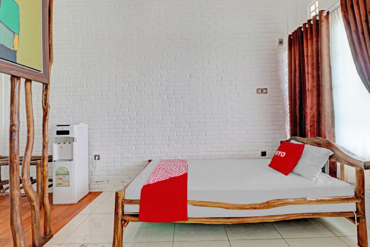 Super Oyo Collection O 90617 Rumah Oma Opa Syariah Cibiru エクステリア 写真