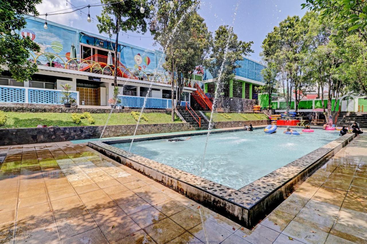 Super Oyo Collection O 90617 Rumah Oma Opa Syariah Cibiru エクステリア 写真