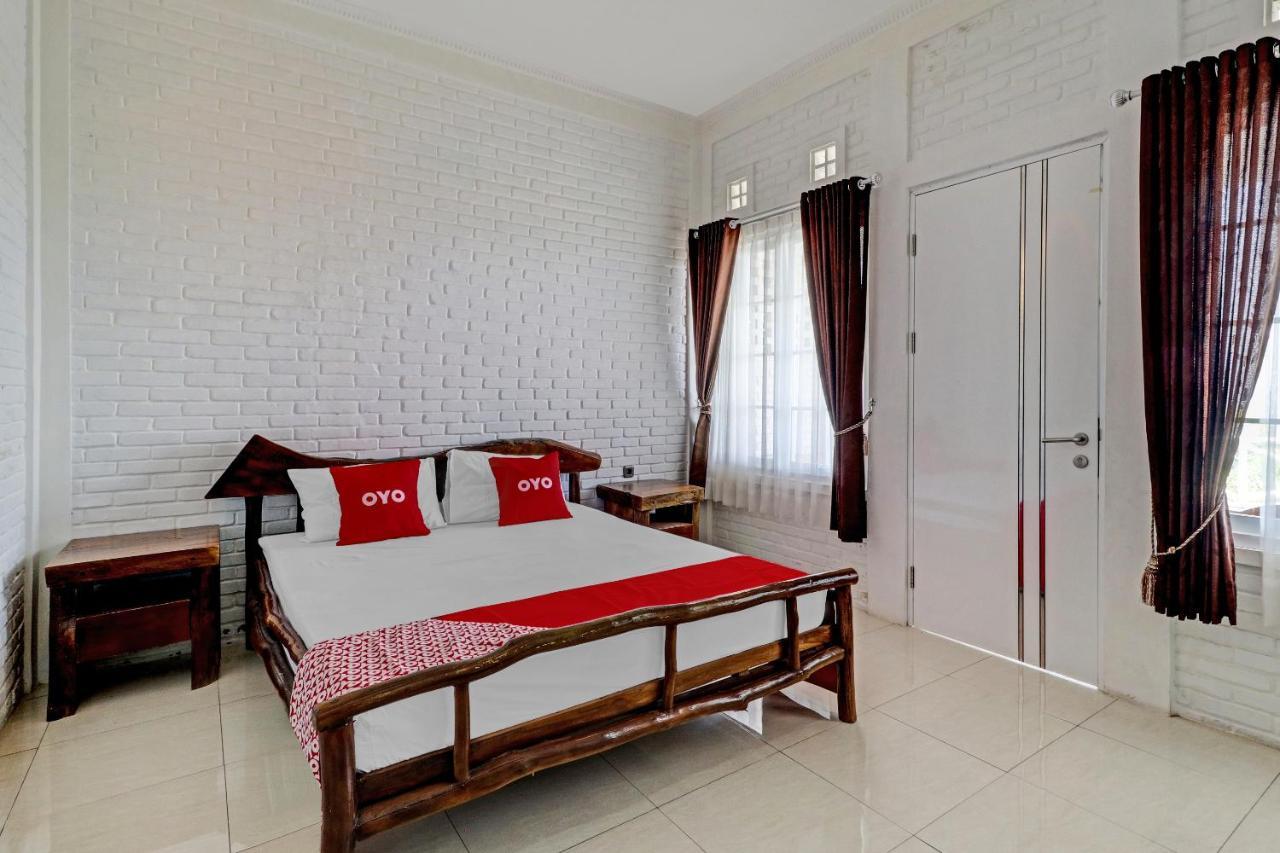 Super Oyo Collection O 90617 Rumah Oma Opa Syariah Cibiru エクステリア 写真