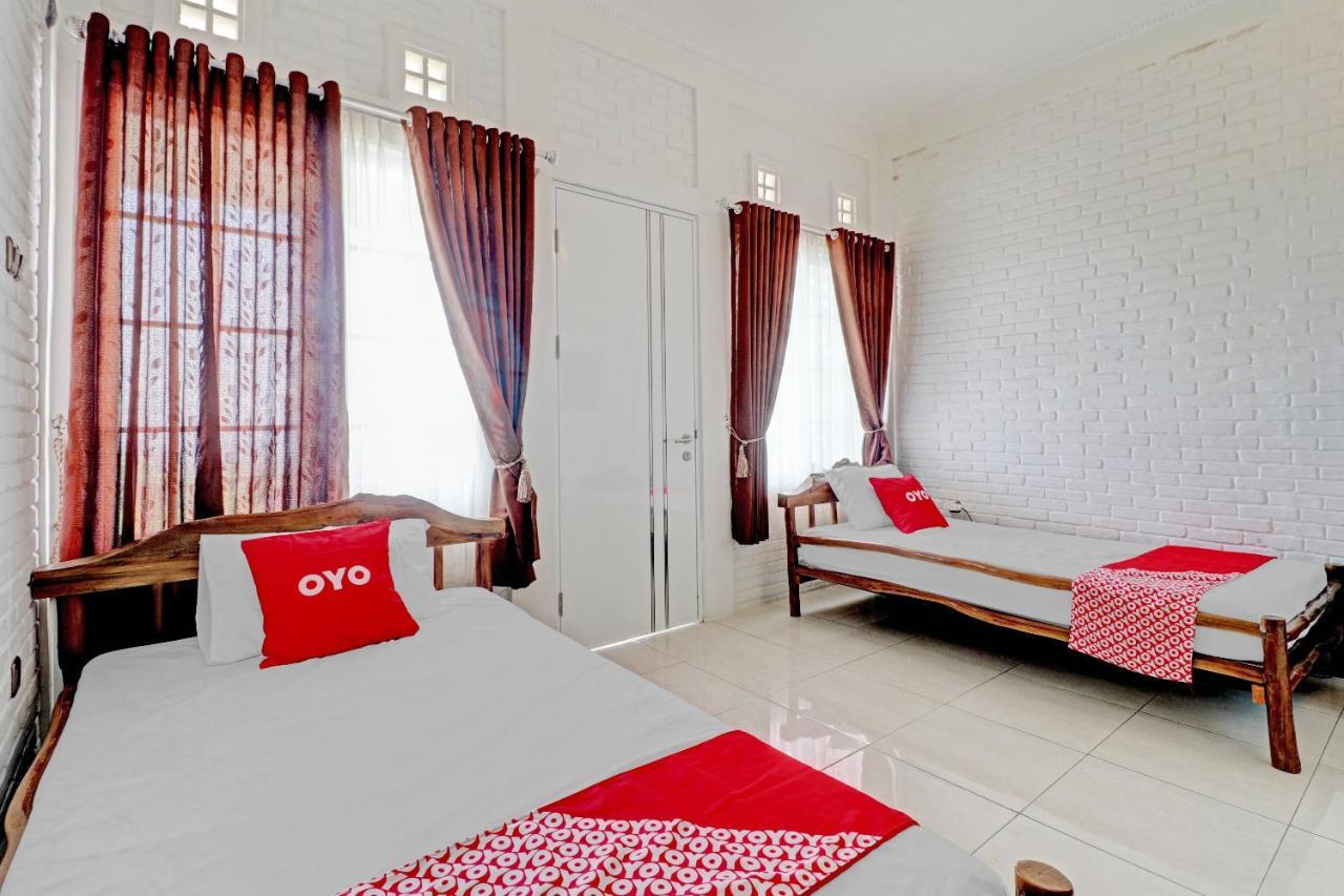 Super Oyo Collection O 90617 Rumah Oma Opa Syariah Cibiru エクステリア 写真