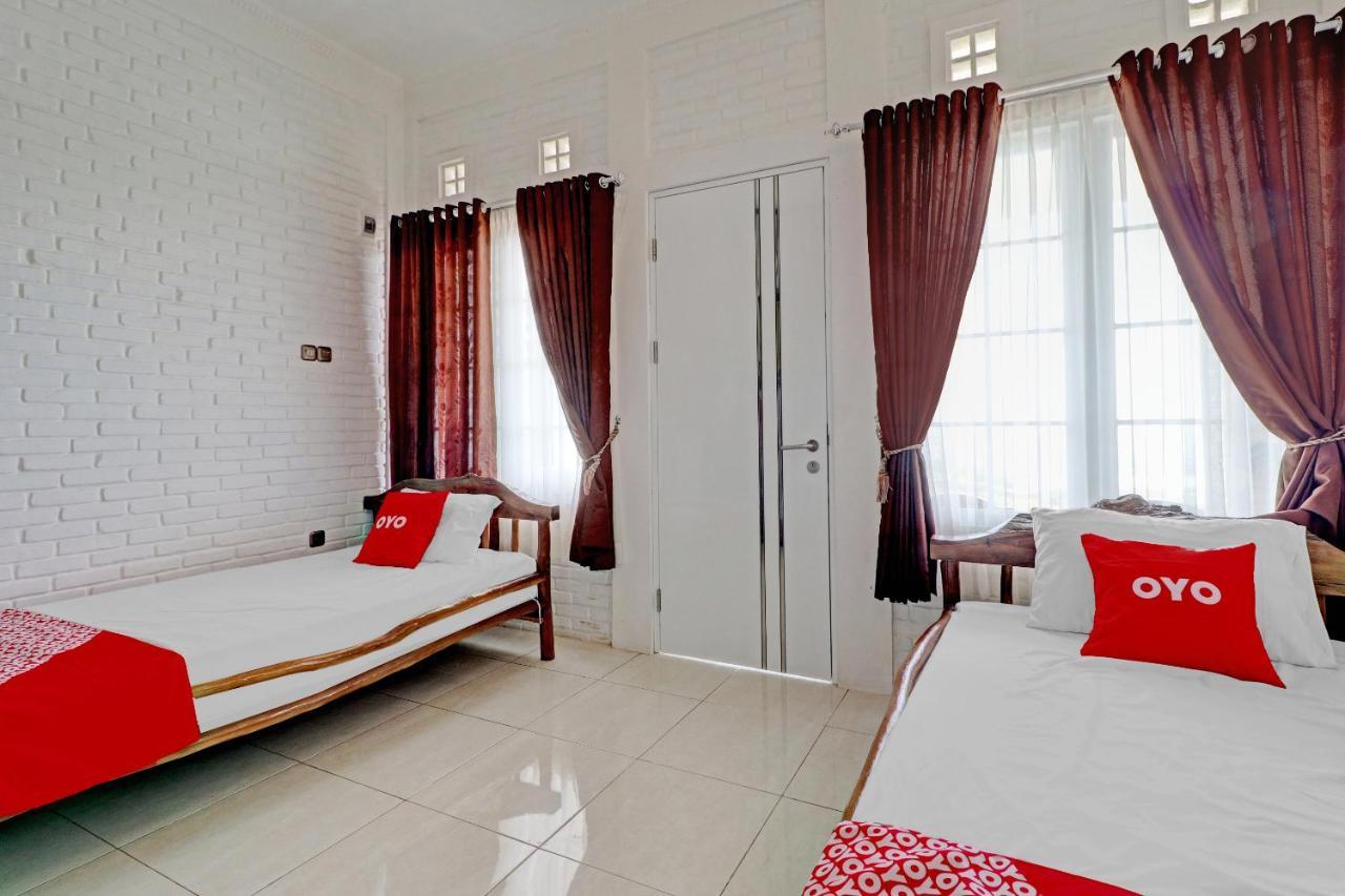 Super Oyo Collection O 90617 Rumah Oma Opa Syariah Cibiru エクステリア 写真